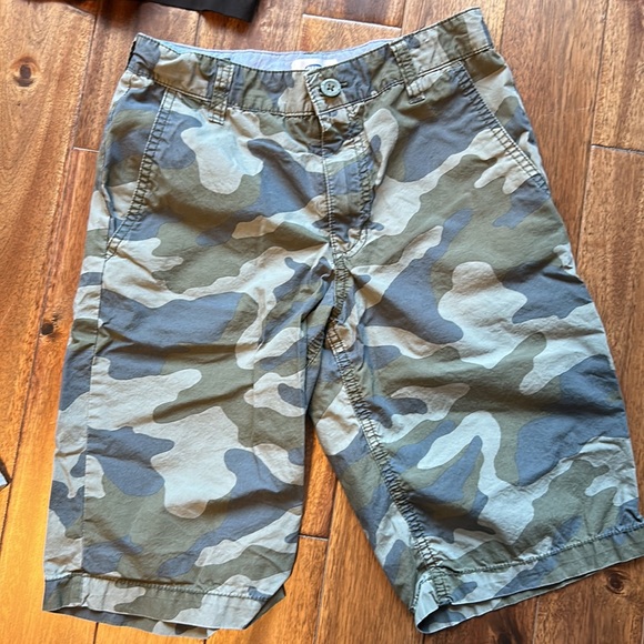 Bundle of 3 pairs of Old Navy Shorts 10-12 - Picture 6 of 12